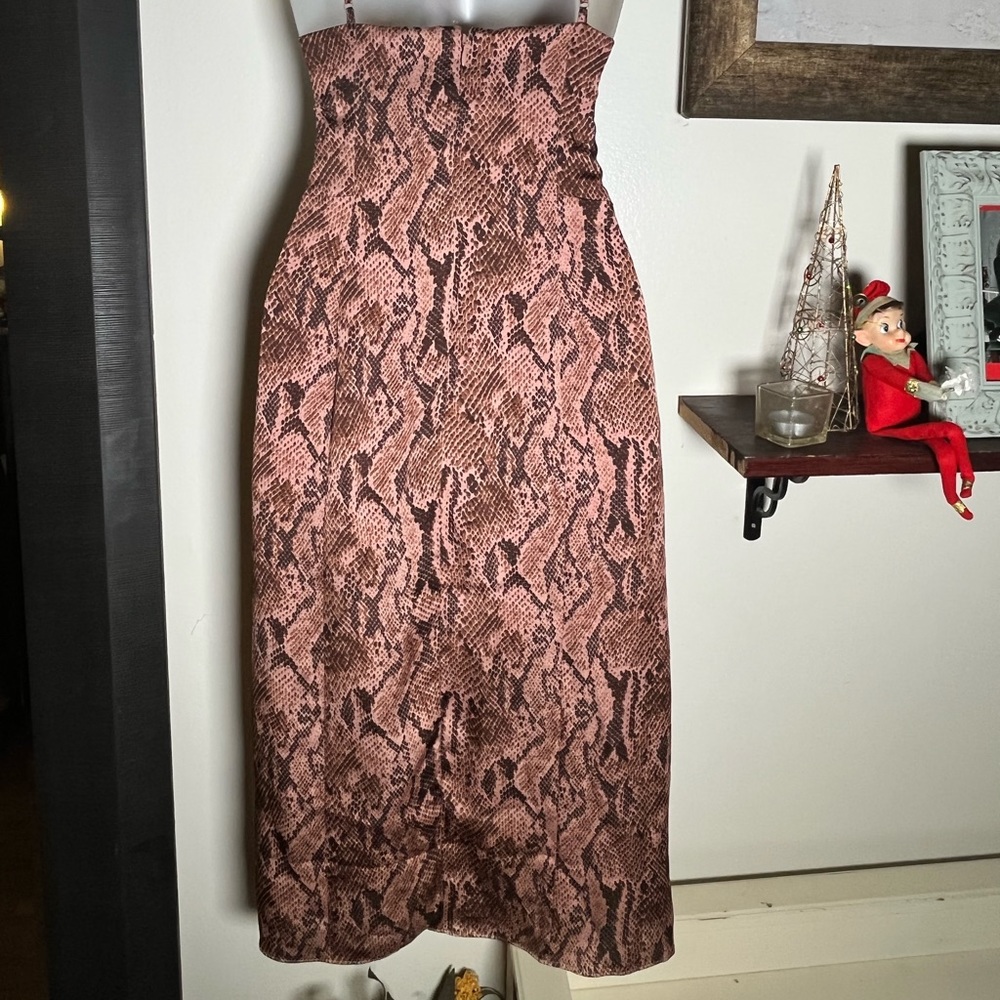 Express brand women’s snake print dress. Size small. EUC! Midi-length. Polyester - Picture 4 of 7